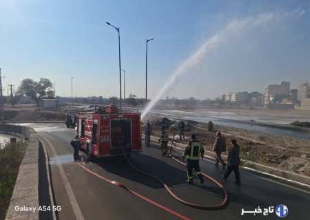 حریق لوله فاضلاب و ترکیدگی لوله آب در بلوار پیامبر اعظم قزوین مهار شد