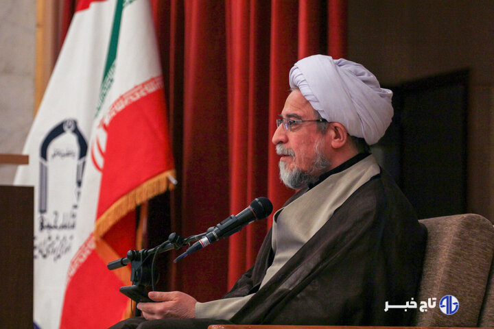 حضرت زهرا(س) محور نجات بشریت و الگوی دفاع از ولایت است