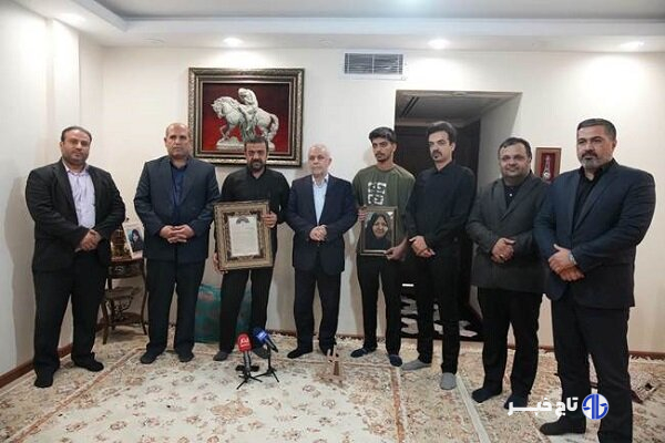 حضور خانواده شهدا در جامعه، برکت و افتخار بزرگی برای نظام اسلامی است