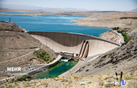 سد زاینده‌رود کمتر از ۱۰ درصد آب دارد؛ ۱۳۷ میلیون مترمکعب حجم پشت سد