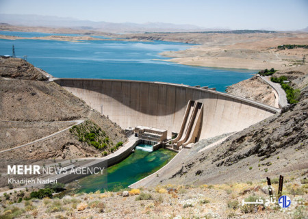 سد زاینده‌رود کمتر از ۱۰ درصد آب دارد؛ ۱۳۷ میلیون مترمکعب حجم پشت سد