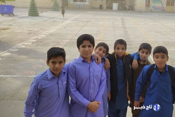 طوفان شدید مدارس دلگان را تعطیل کرد