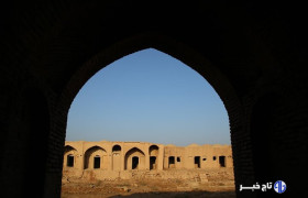 مرمت مجموعه تاریخی کاروانسرای البرز قم در مرحله تثبیت و بازسازی است