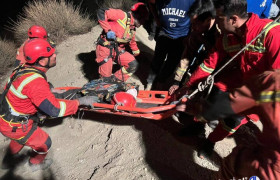 نجات جوان ۱۸ ساله پس از سقوط ۱۸۰ متری به دره