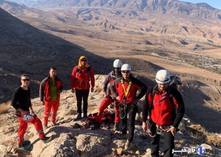 نیروهای هلال‌احمر مرد گرفتار در ارتفاعات سالوک را نجات دادند