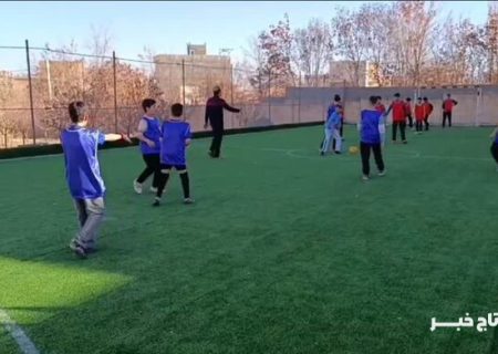 چمن مصنوعی مدرسه رستگاران دهگلان به بهره‌برداری رسید