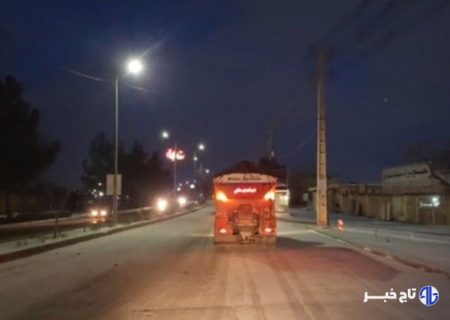 عملیات نمک‌پاشی در محورهای کوهستانی استان سمنان پس از بارش برف