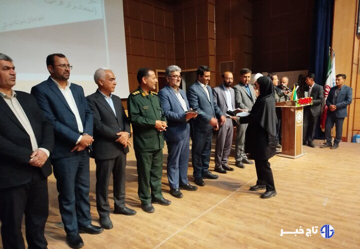 مراسم تجلیل از افتخار آفرینان کنکور در بردسکن برگزار شد