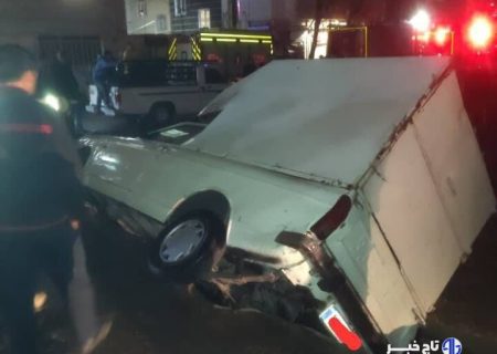 نشست زمین در شهرک ولیعصر؛ سه خودرو در زمین فرو رفت