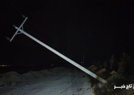 چهارمین پایه برق در کاشان طی ۴۸ ساعت گذشته سقوط کرد