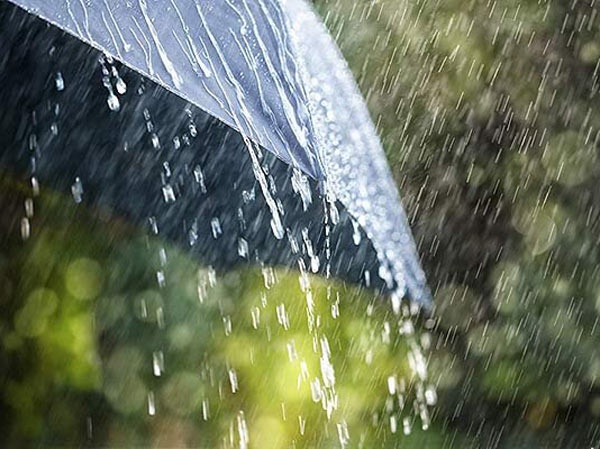 بارش خفیف و پراکنده؛ دماهای شبانه افزایش مییابد