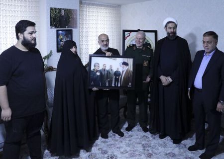 دیدار سردار صفوی با خانواده سرلشکر شهید حاجی‌زاده